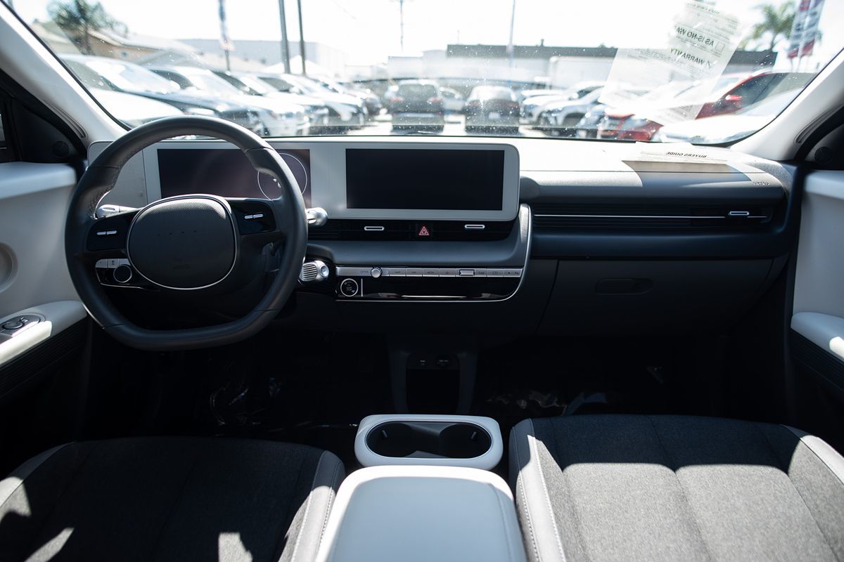 2022 Hyundai IONIQ 5 SE - Photo 18