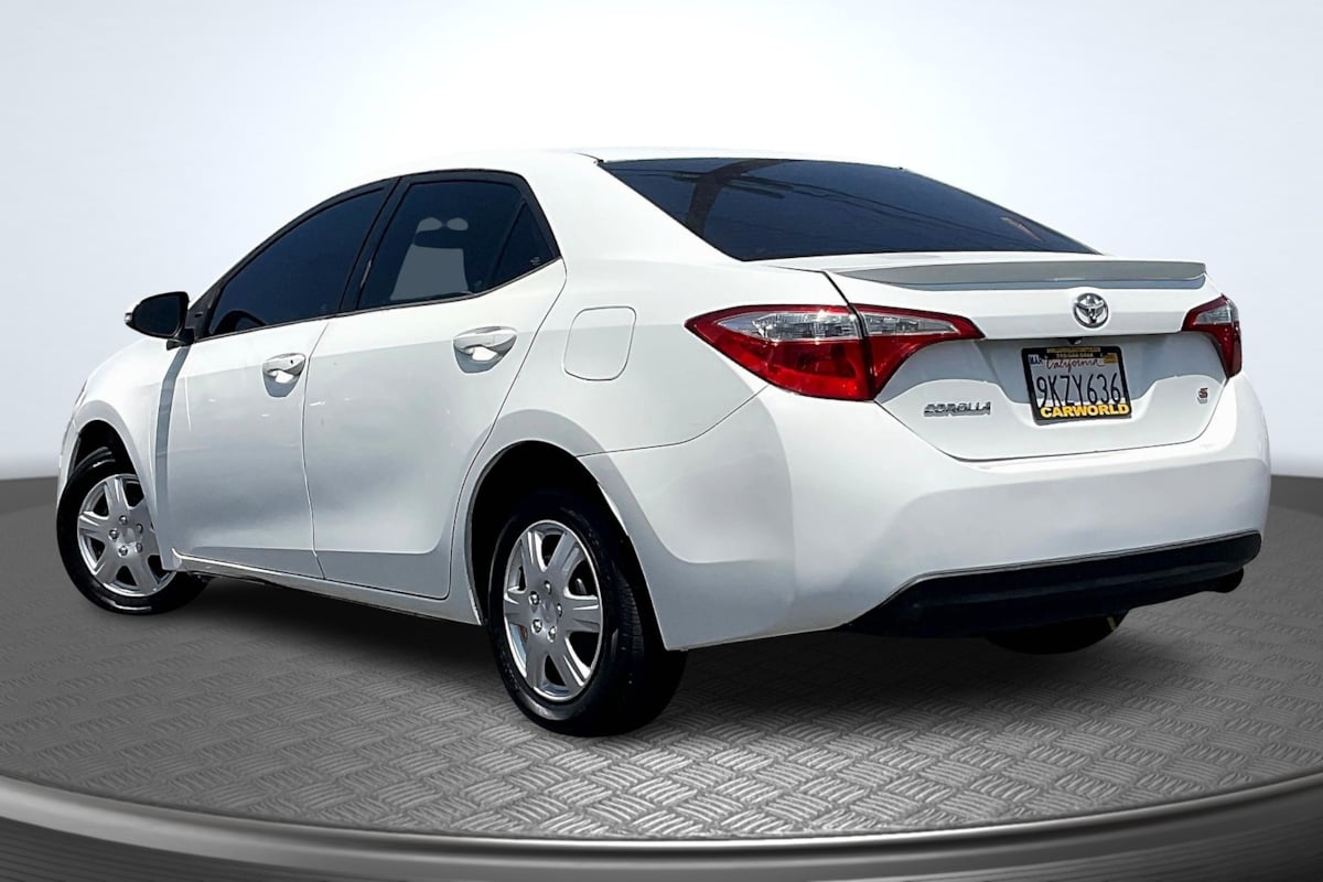 2015 Toyota Corolla Plus photo 2