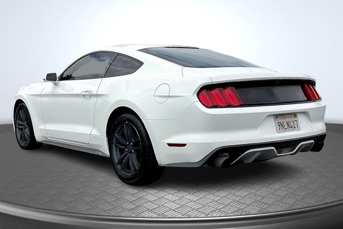 2016 Ford Mustang EcoBoost photo 2