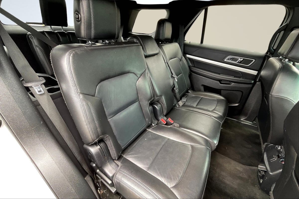 2016 Ford Explorer XLT photo 23