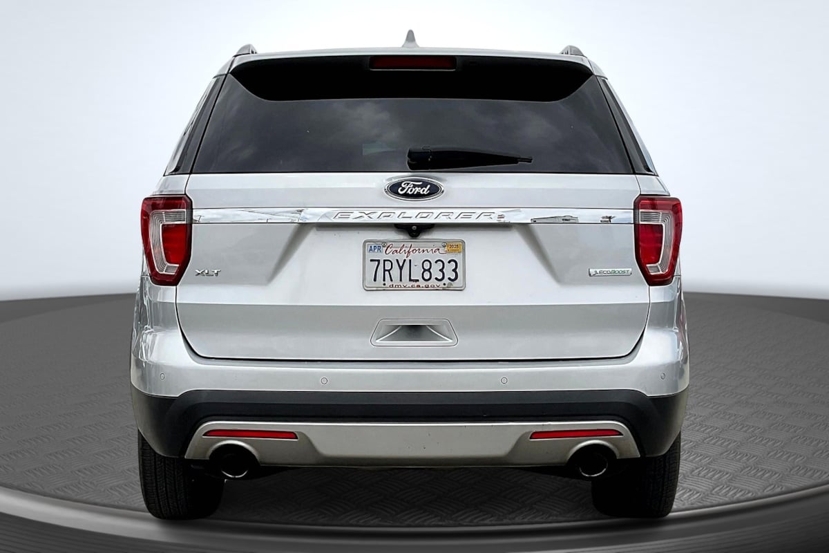 2016 Ford Explorer XLT photo 4