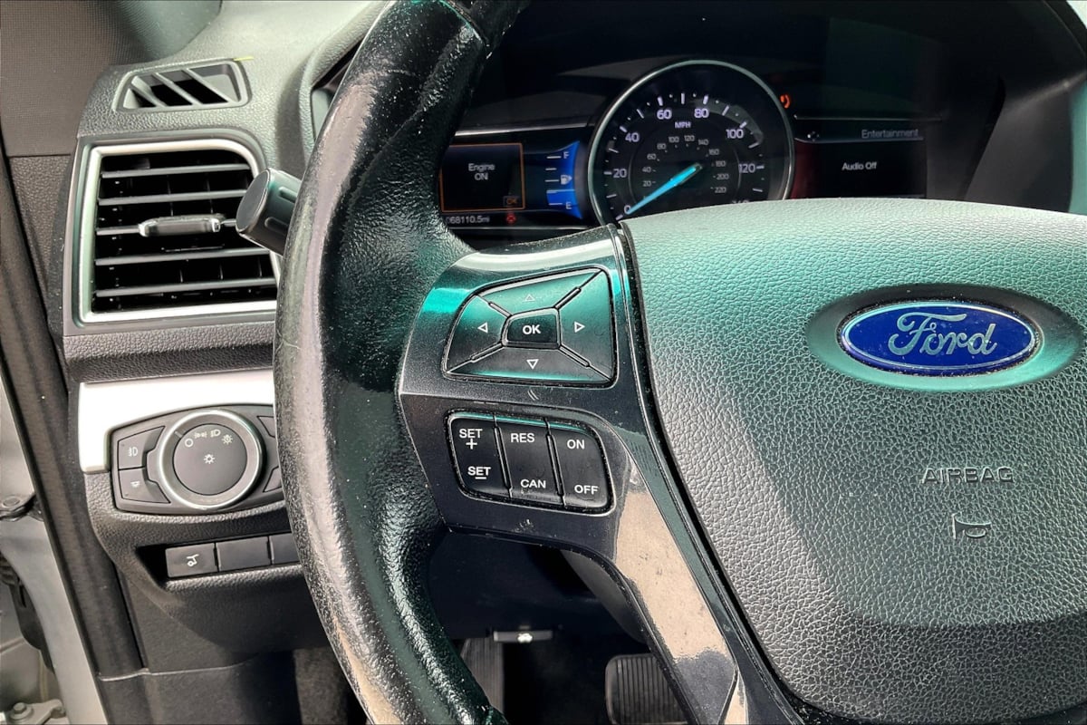 2016 Ford Explorer XLT photo 16