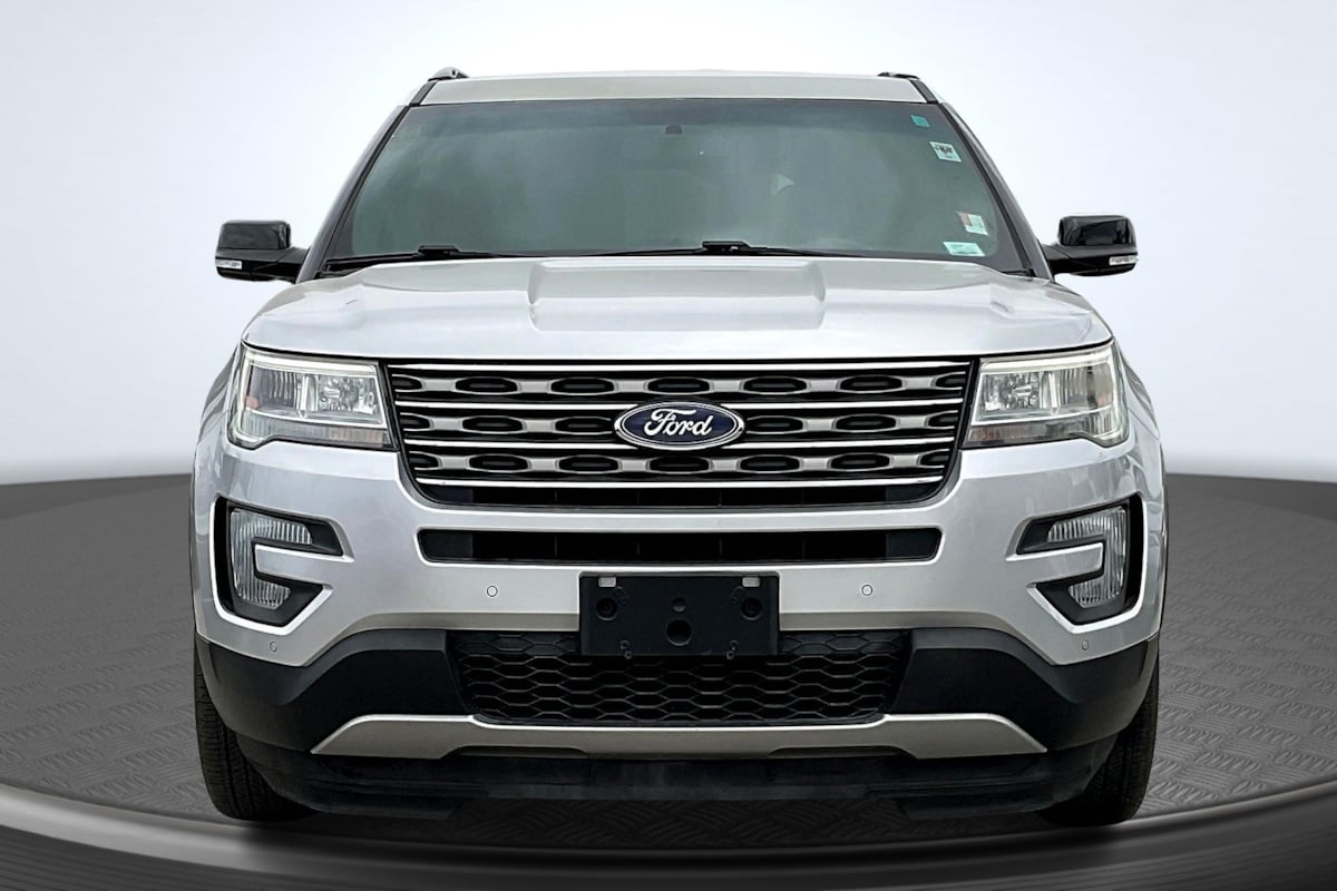 2016 Ford Explorer XLT photo 3