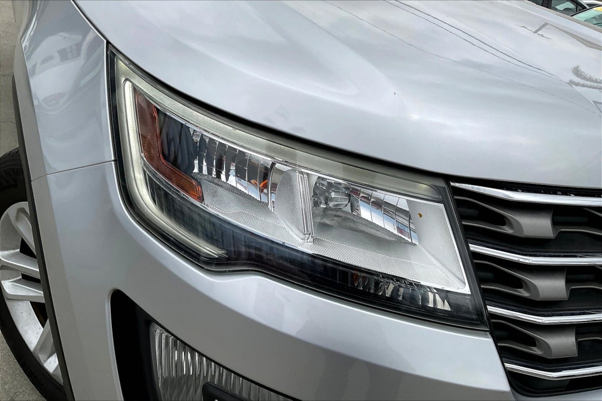 2016 Ford Explorer XLT photo 26