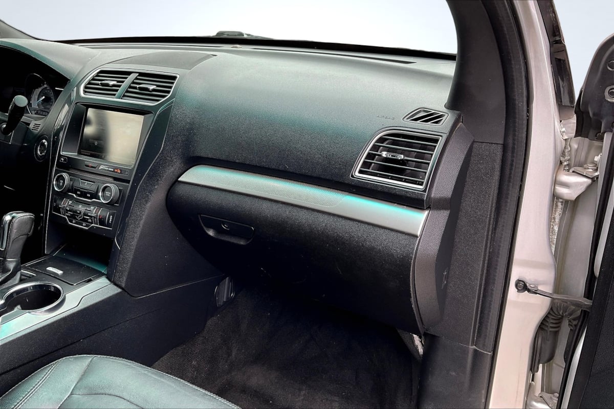 2016 Ford Explorer XLT photo 15