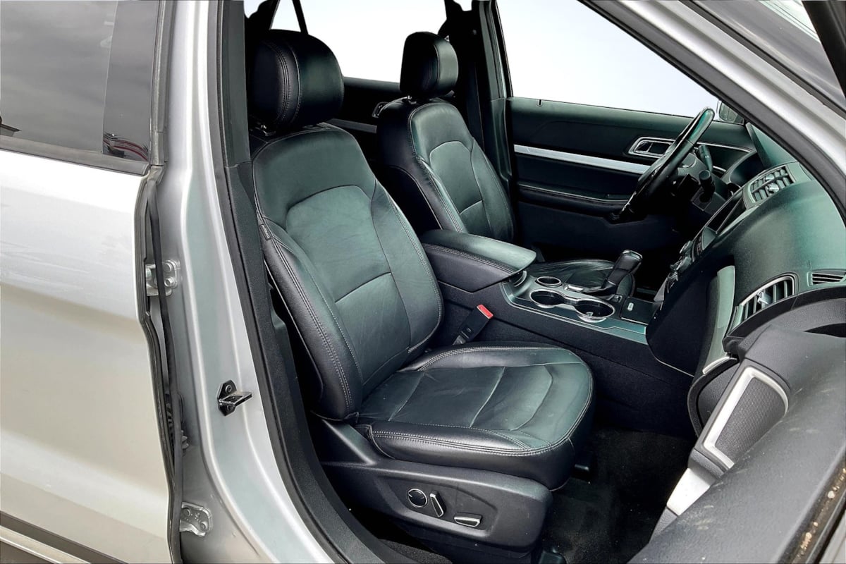 2016 Ford Explorer XLT photo 7
