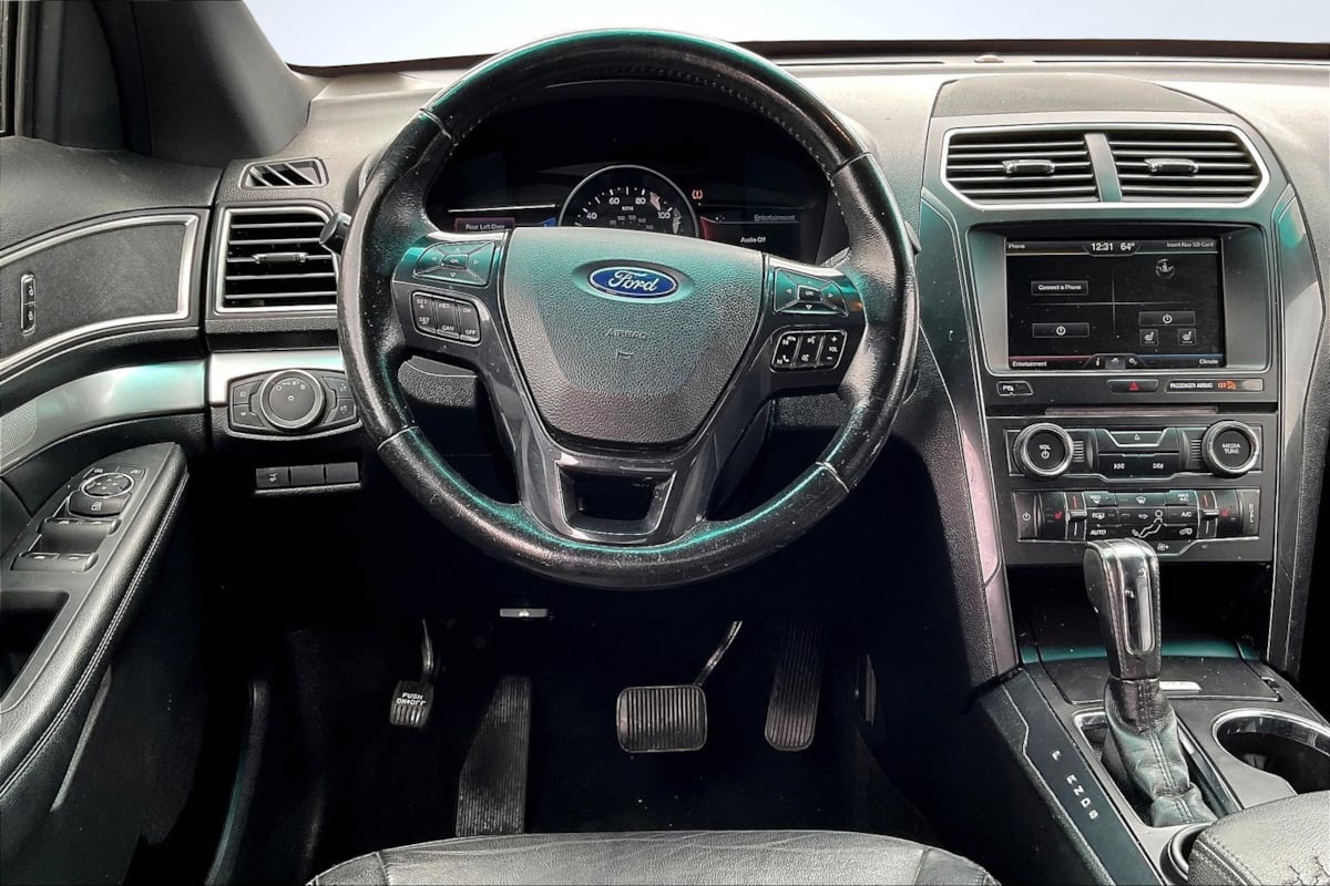 2016 Ford Explorer XLT photo 5