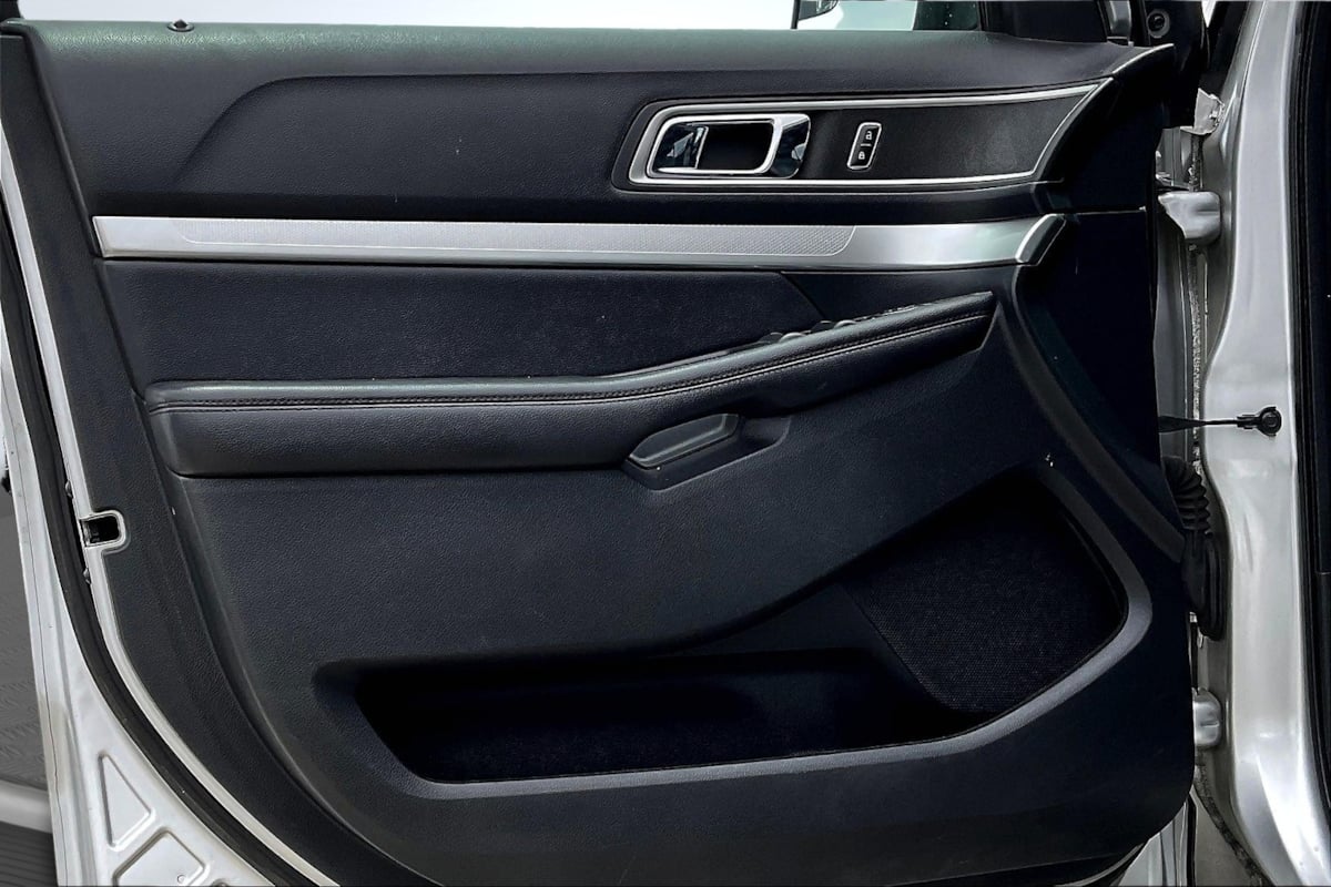 2016 Ford Explorer XLT photo 20