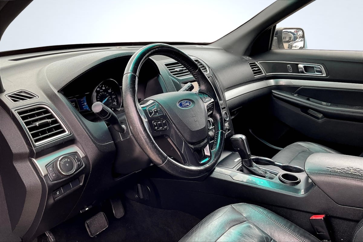 2016 Ford Explorer XLT photo 12