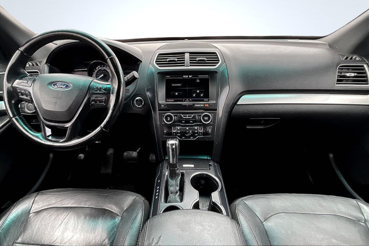 2016 Ford Explorer XLT photo 14
