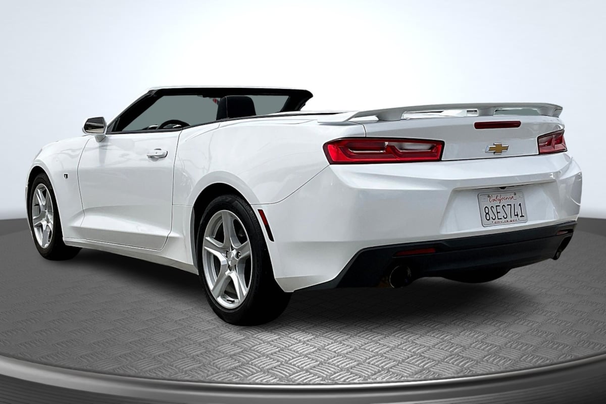 2018 Chevrolet Camaro 1LT photo 2
