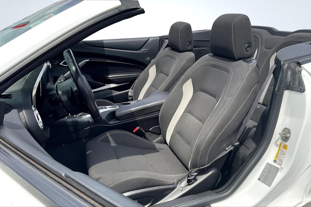 2018 Chevrolet Camaro 1LT photo 22