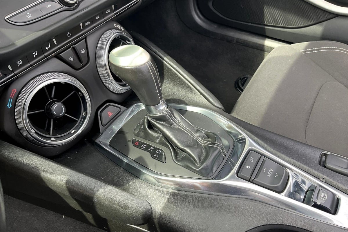 2018 Chevrolet Camaro 1LT photo 13