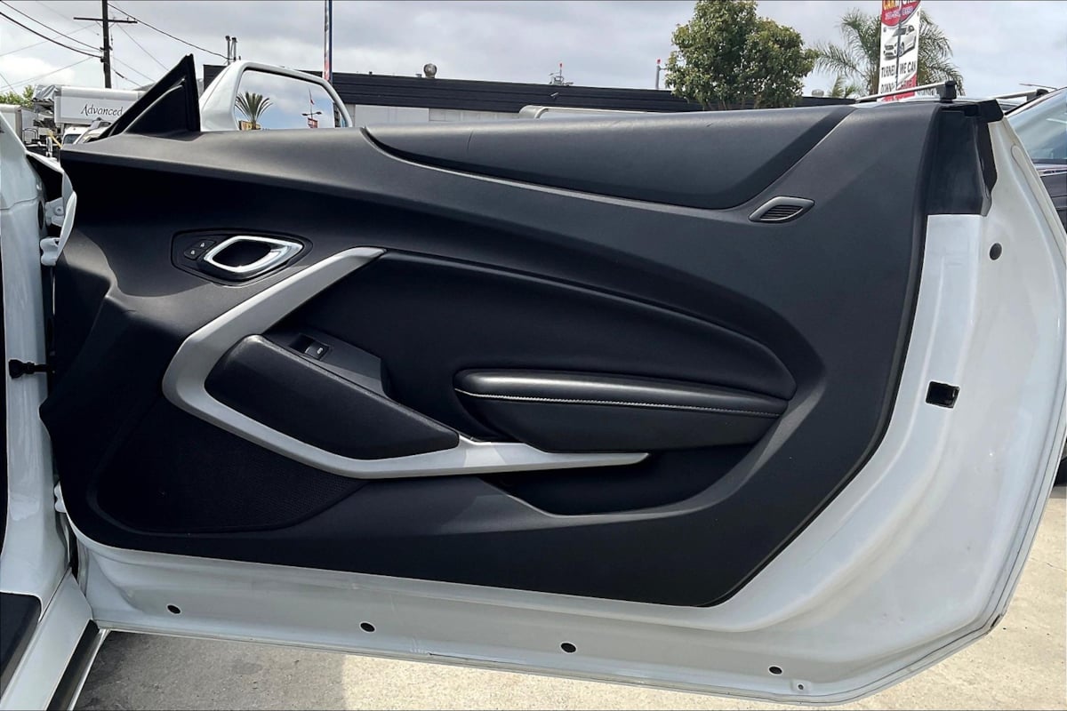 2018 Chevrolet Camaro 1LT photo 21