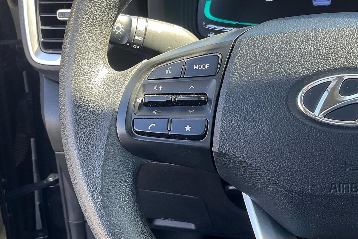 2024 Hyundai Venue SE - Photo 18