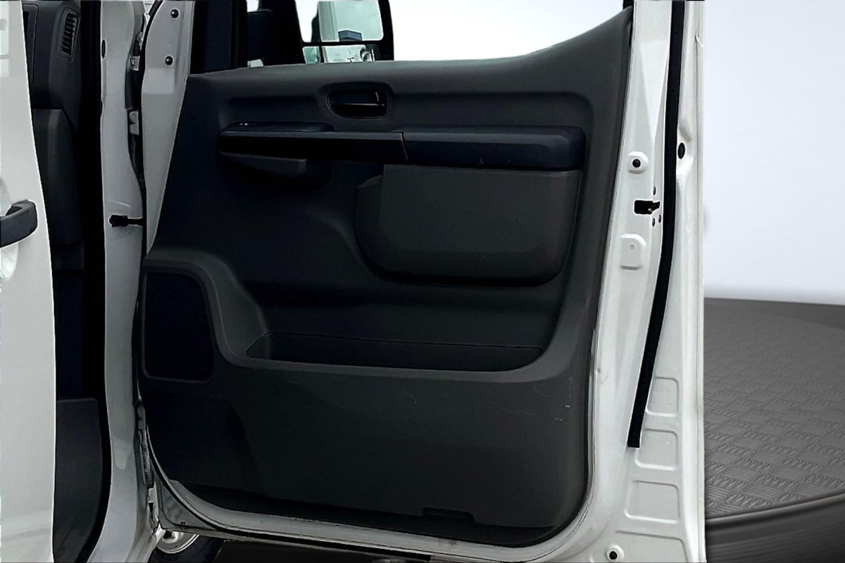 2018 Nissan NV Cargo SV - Photo 23