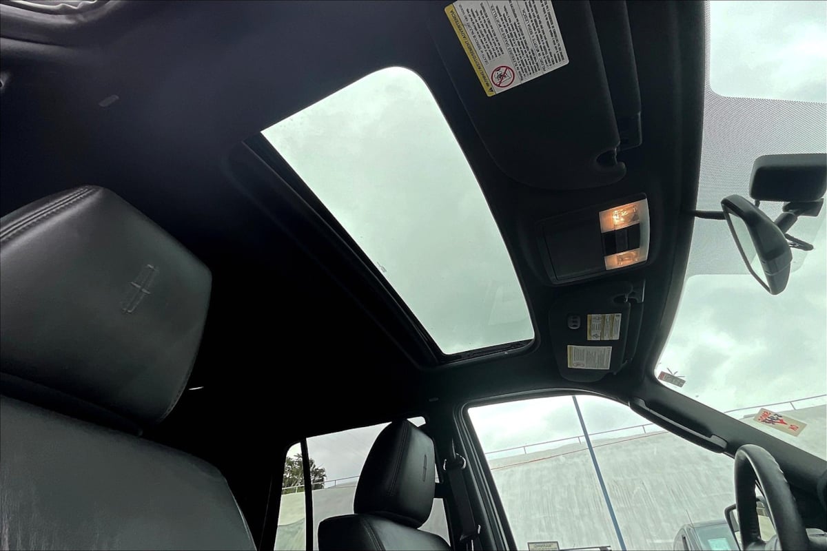 2014 Lincoln Navigator photo 21