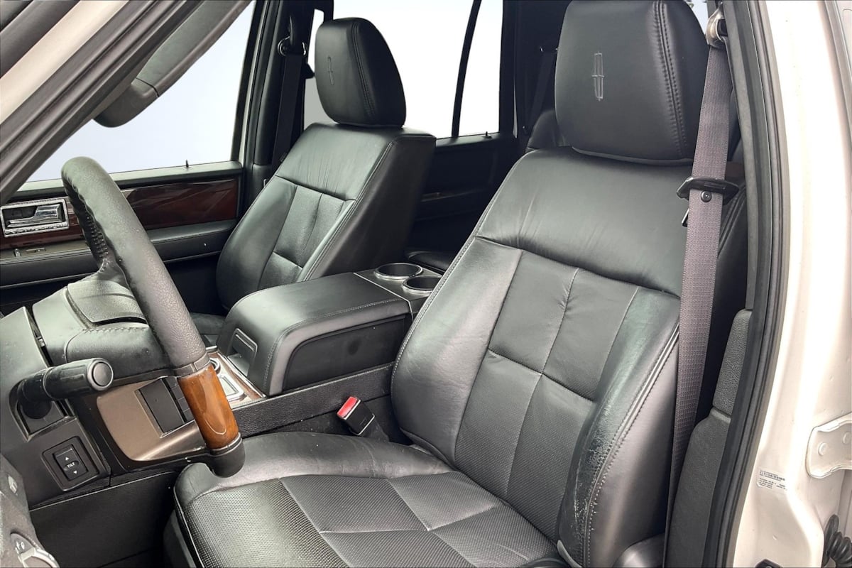 2014 Lincoln Navigator photo 24