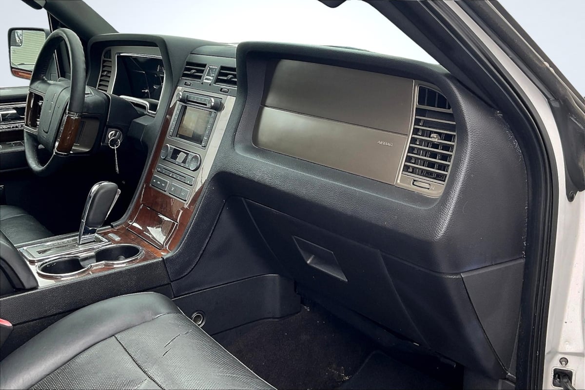 2014 Lincoln Navigator photo 16