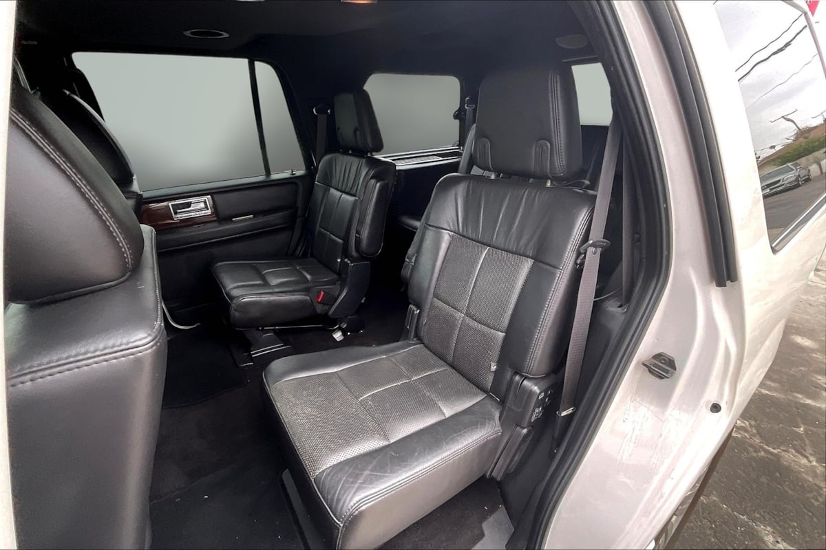 2014 Lincoln Navigator photo 25