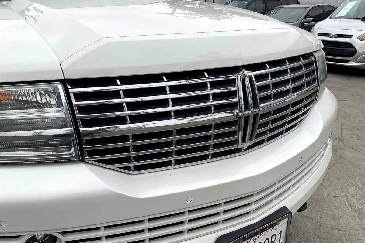 2014 Lincoln Navigator photo 28