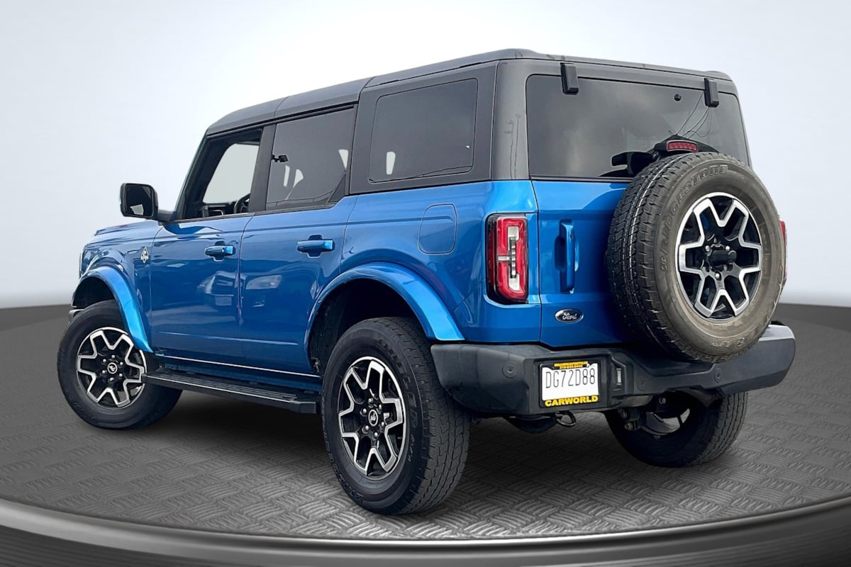 2021 Ford Bronco Outer Banks photo 2