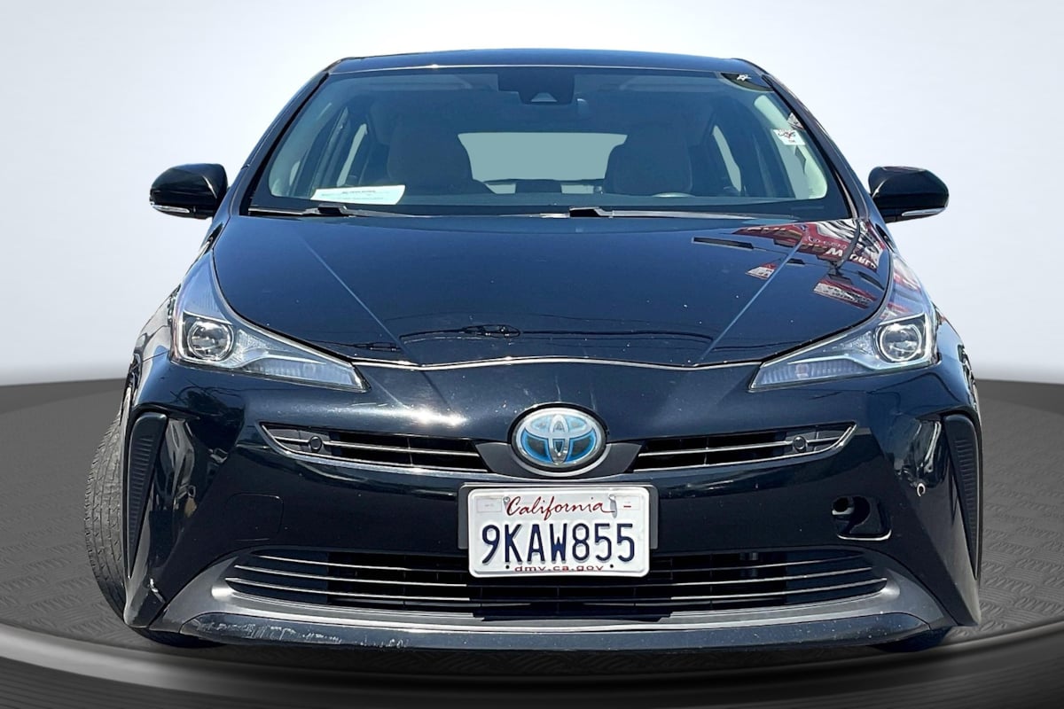 2020 Toyota Prius L Eco photo 3