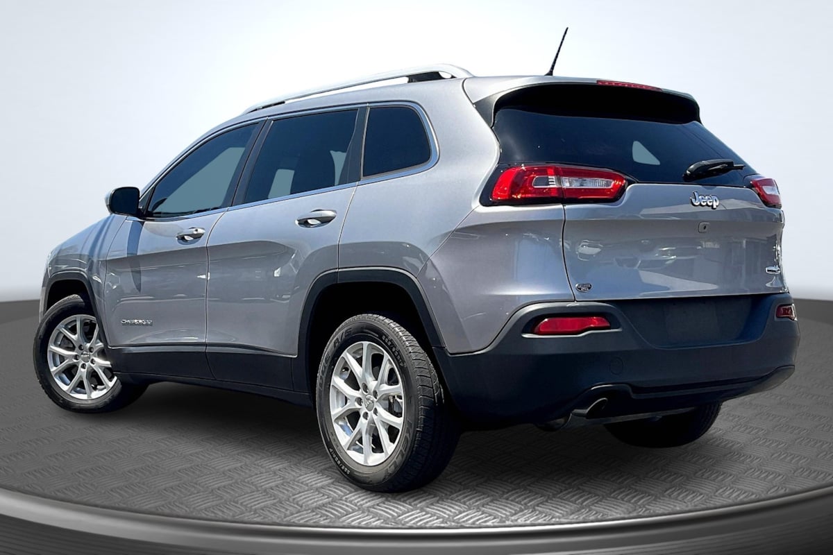 2017 Jeep Cherokee Latitude photo 2