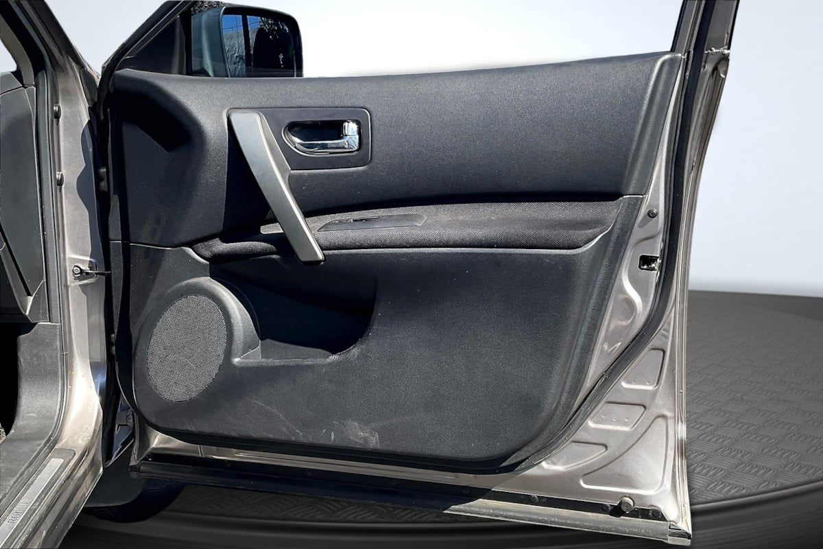2009 Nissan Rogue S photo 21