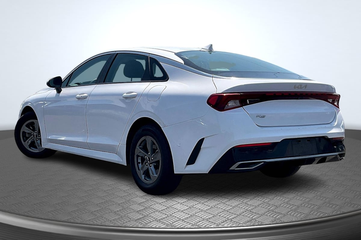2022 Kia K5 LXS photo 2