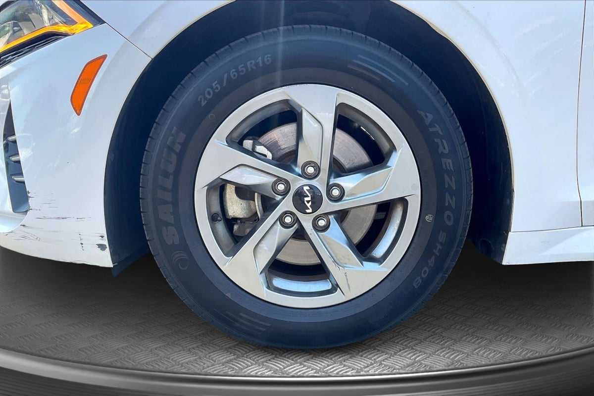 2022 Kia K5 LXS photo 8