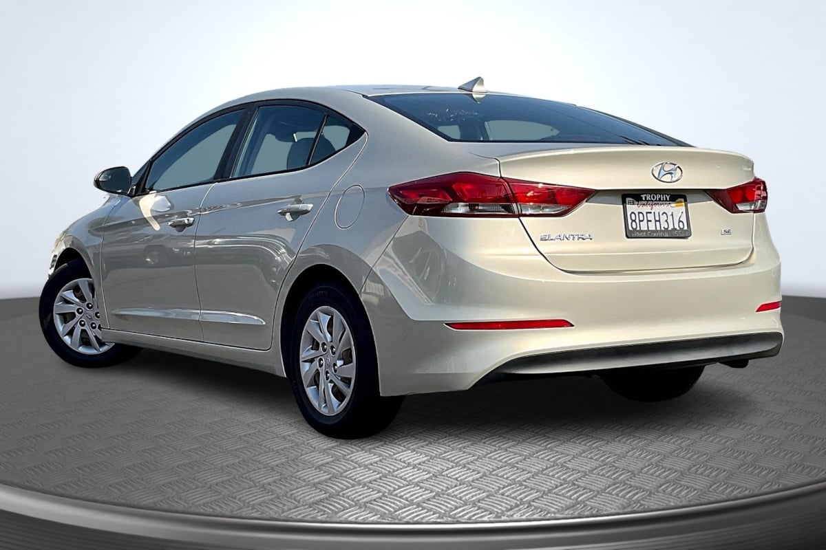 2017 Hyundai Elantra SE photo 2