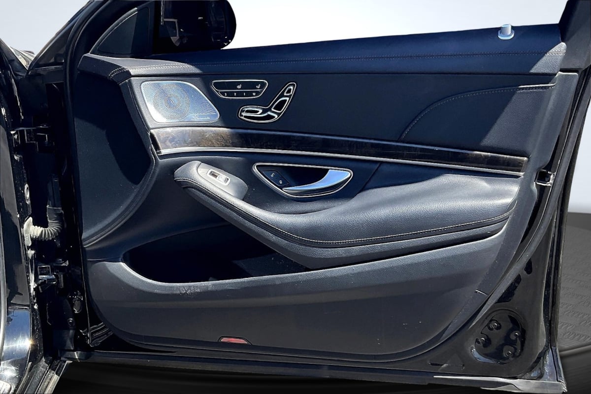 2015 Mercedes Benz S 550 photo 24