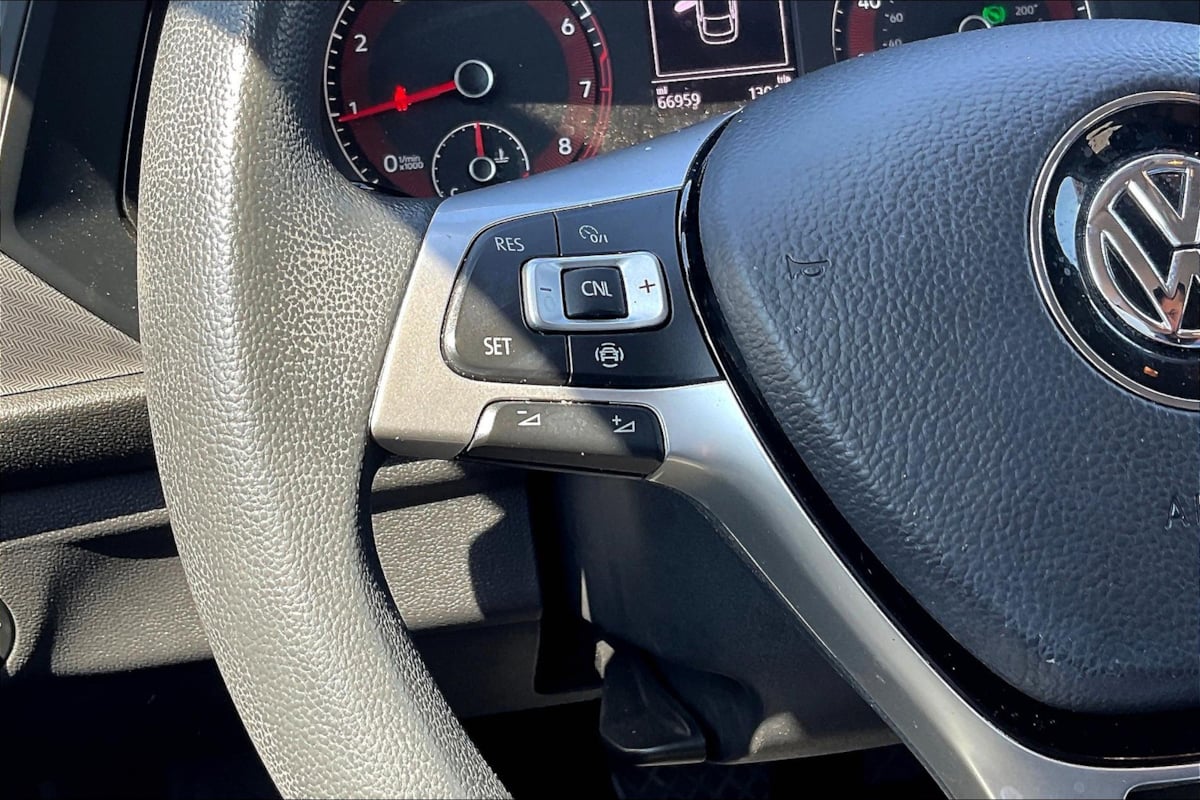 2019 Volkswagen Jetta SE R-Line photo 17