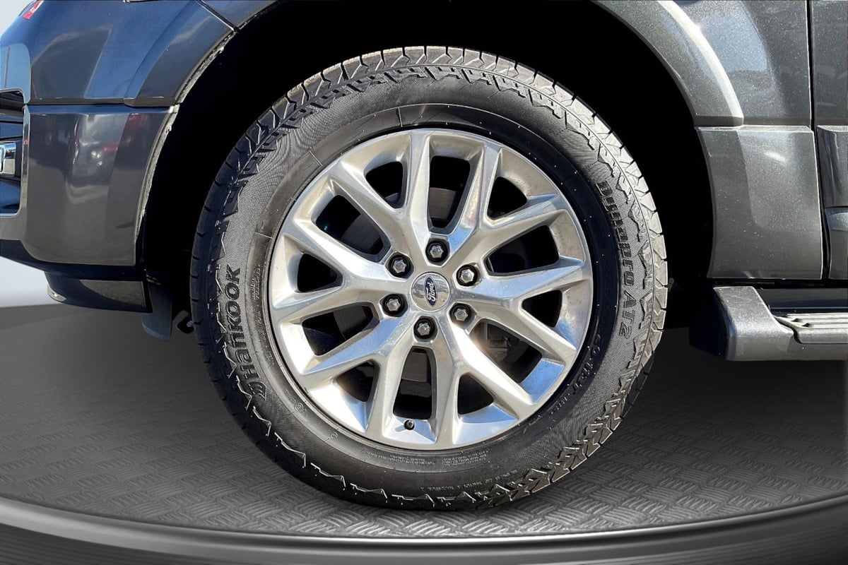 2017 Ford Expedition Limited photo 9