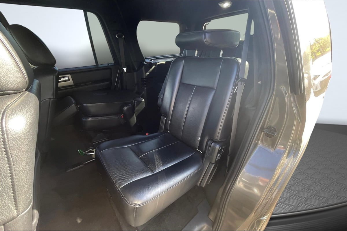 2017 Ford Expedition Limited photo 25