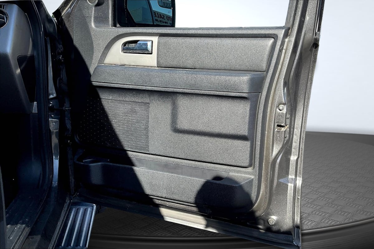 2017 Ford Expedition Limited photo 23