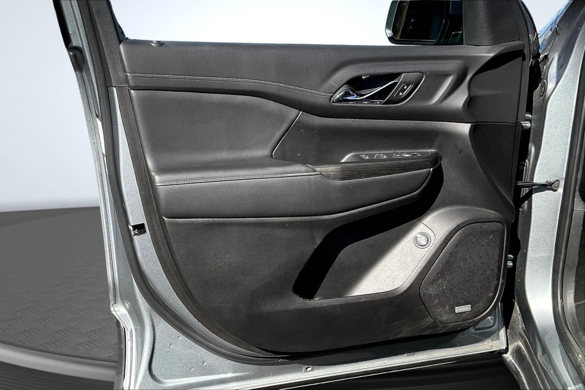 2023 Gmc Acadia SLT photo 22