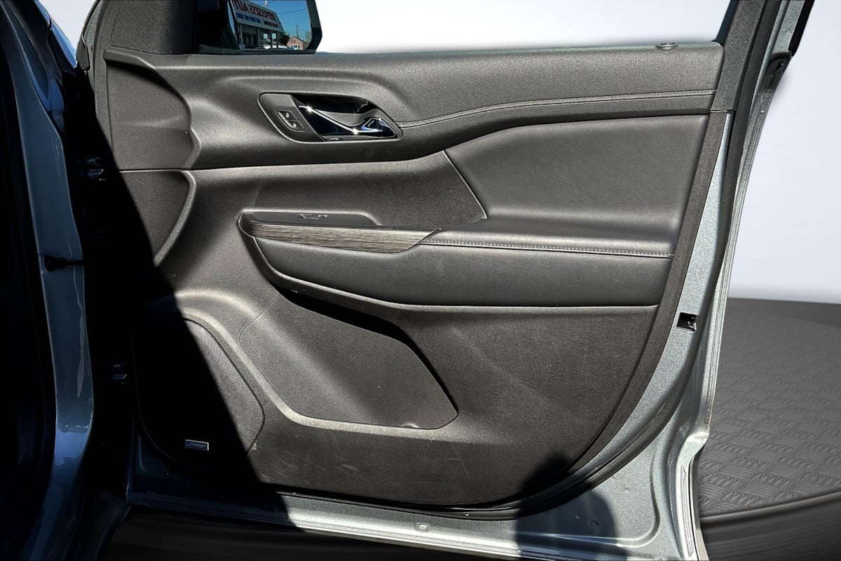 2023 Gmc Acadia SLT photo 23