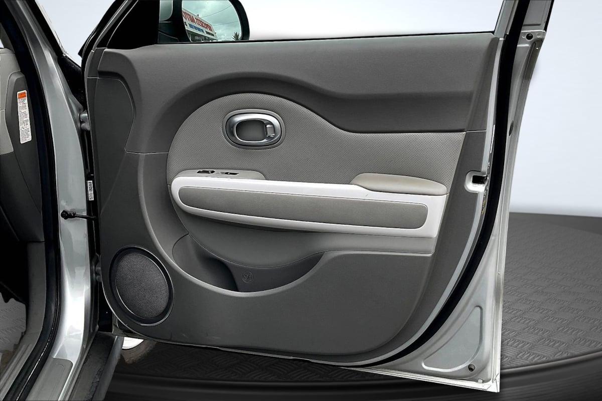 2016 Kia Soul EV photo 21
