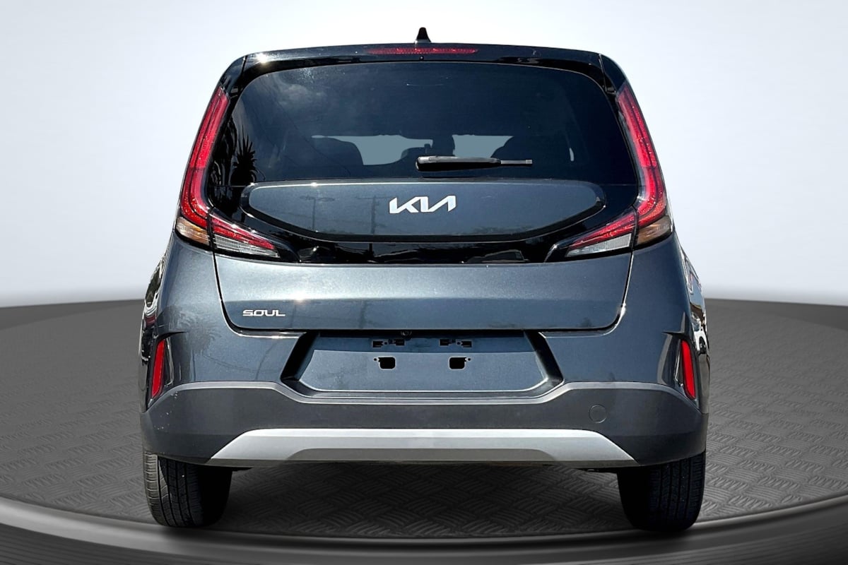 2023 Kia Soul LX photo 3