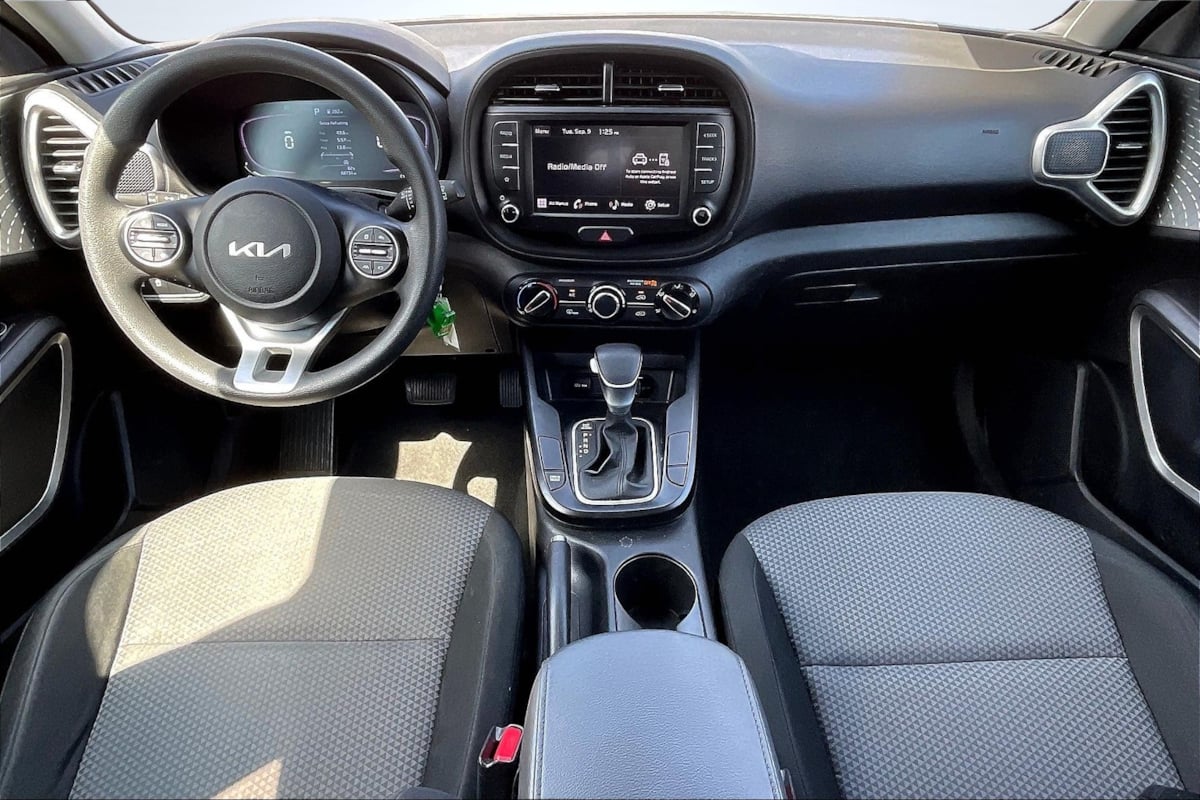 2023 Kia Soul LX photo 13