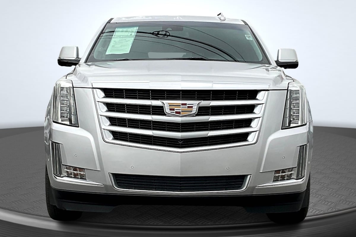 2019 Cadillac Escalade ESV Luxury photo 2