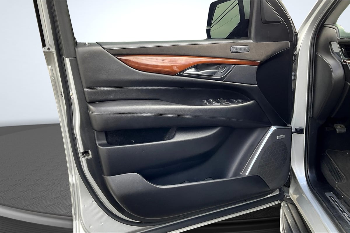2019 Cadillac Escalade ESV Luxury photo 20