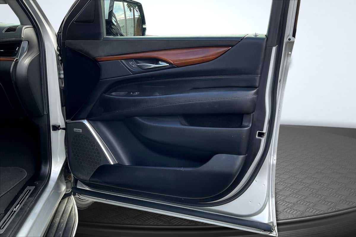 2019 Cadillac Escalade ESV Luxury photo 21
