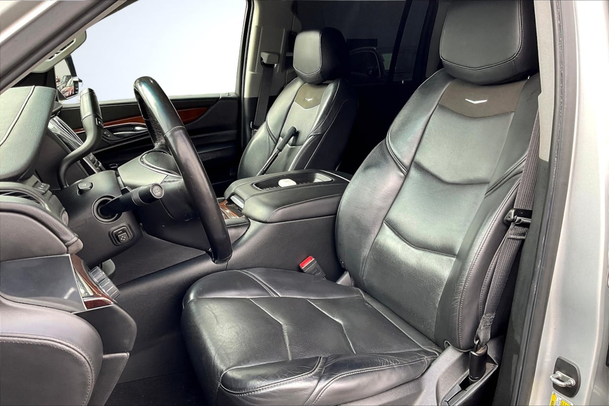 2019 Cadillac Escalade ESV Luxury photo 22