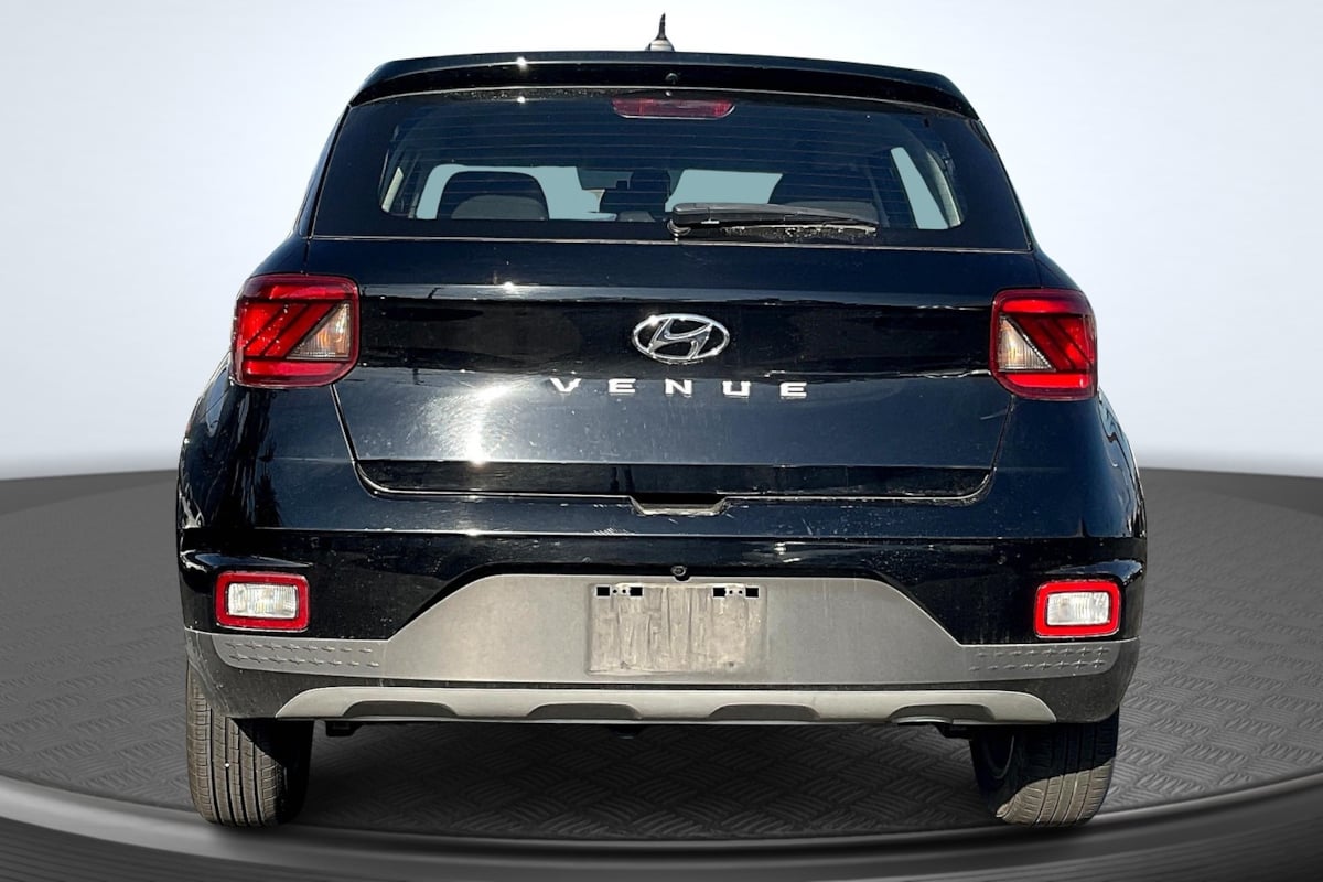 2024 Hyundai Venue SE photo 3