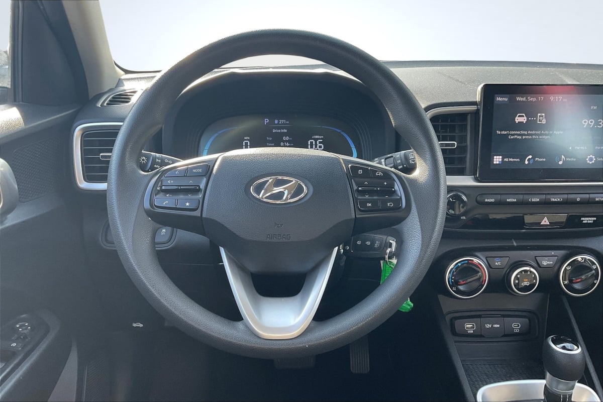 2024 Hyundai Venue SE photo 4