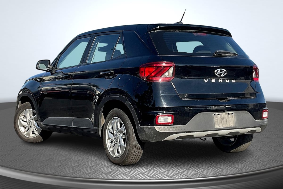 2024 Hyundai Venue SE - Photo 2