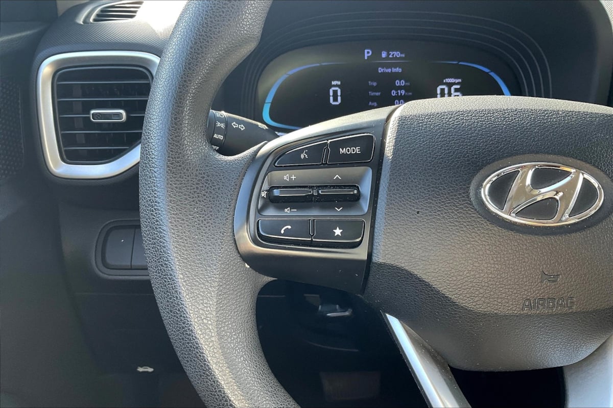 2024 Hyundai Venue SE - Photo 18
